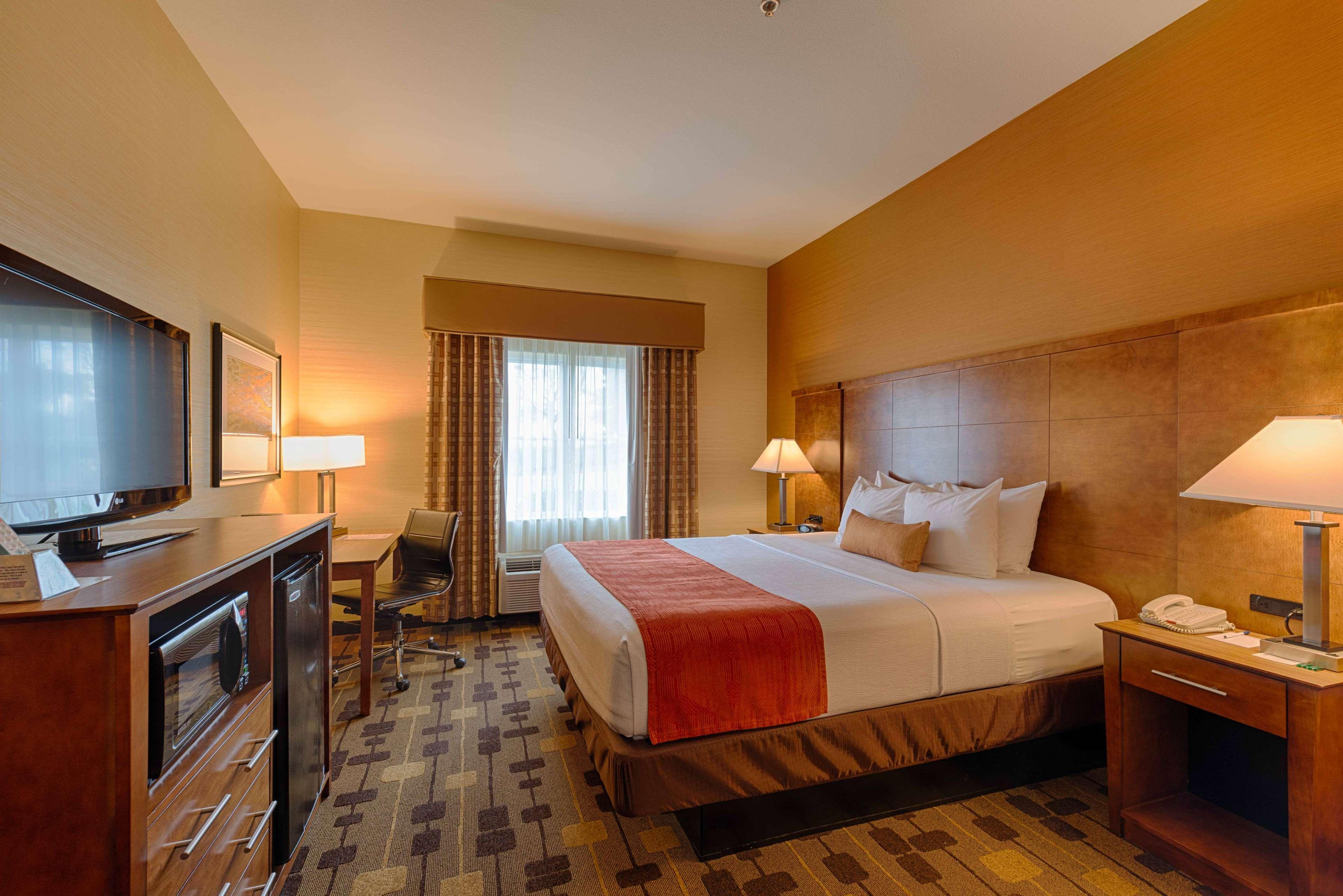 Best Western Plus Delta Inn & Suites Oakley Bagian luar foto