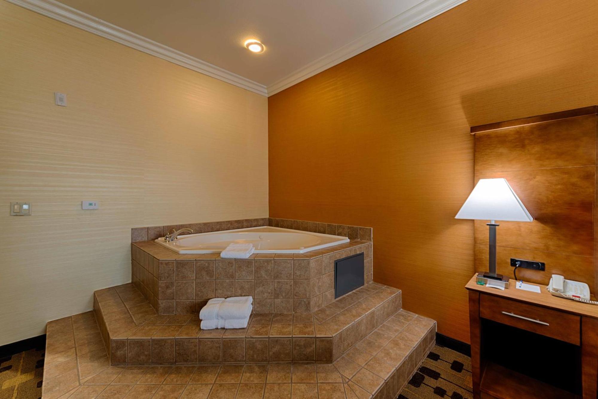Best Western Plus Delta Inn & Suites Oakley Bagian luar foto