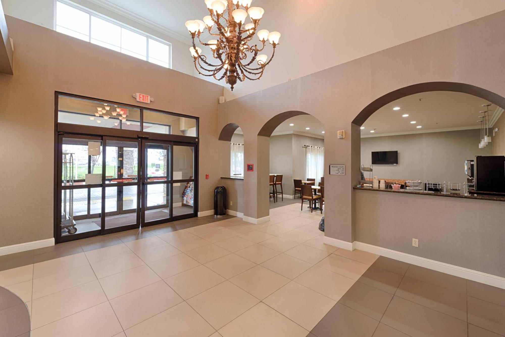 Best Western Plus Delta Inn & Suites Oakley Bagian luar foto