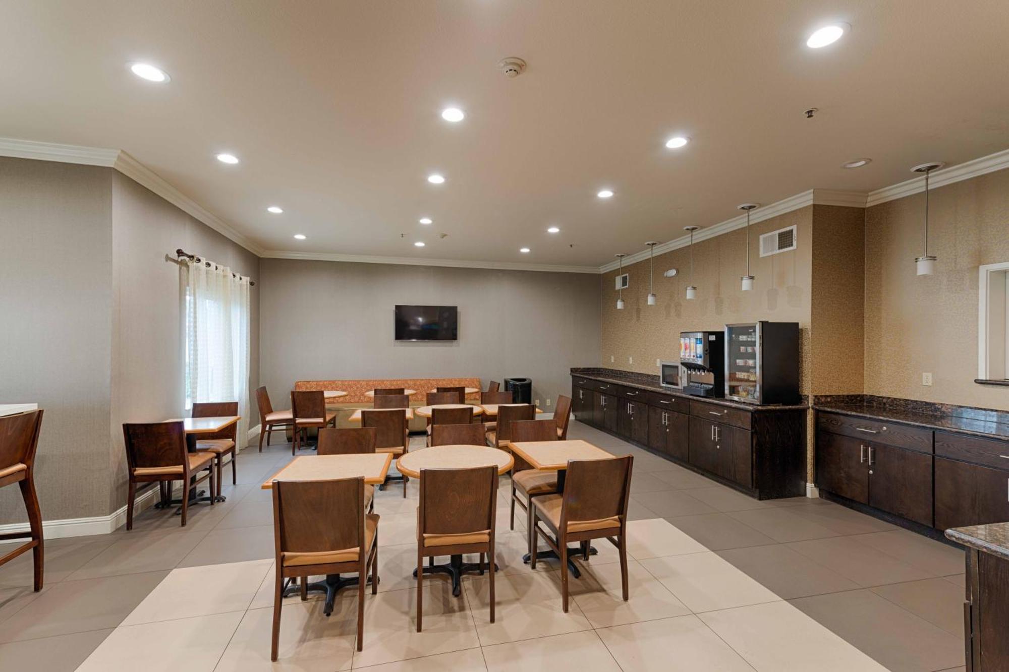 Best Western Plus Delta Inn & Suites Oakley Bagian luar foto