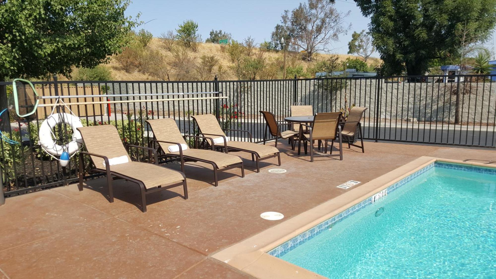 Best Western Plus Delta Inn & Suites Oakley Bagian luar foto