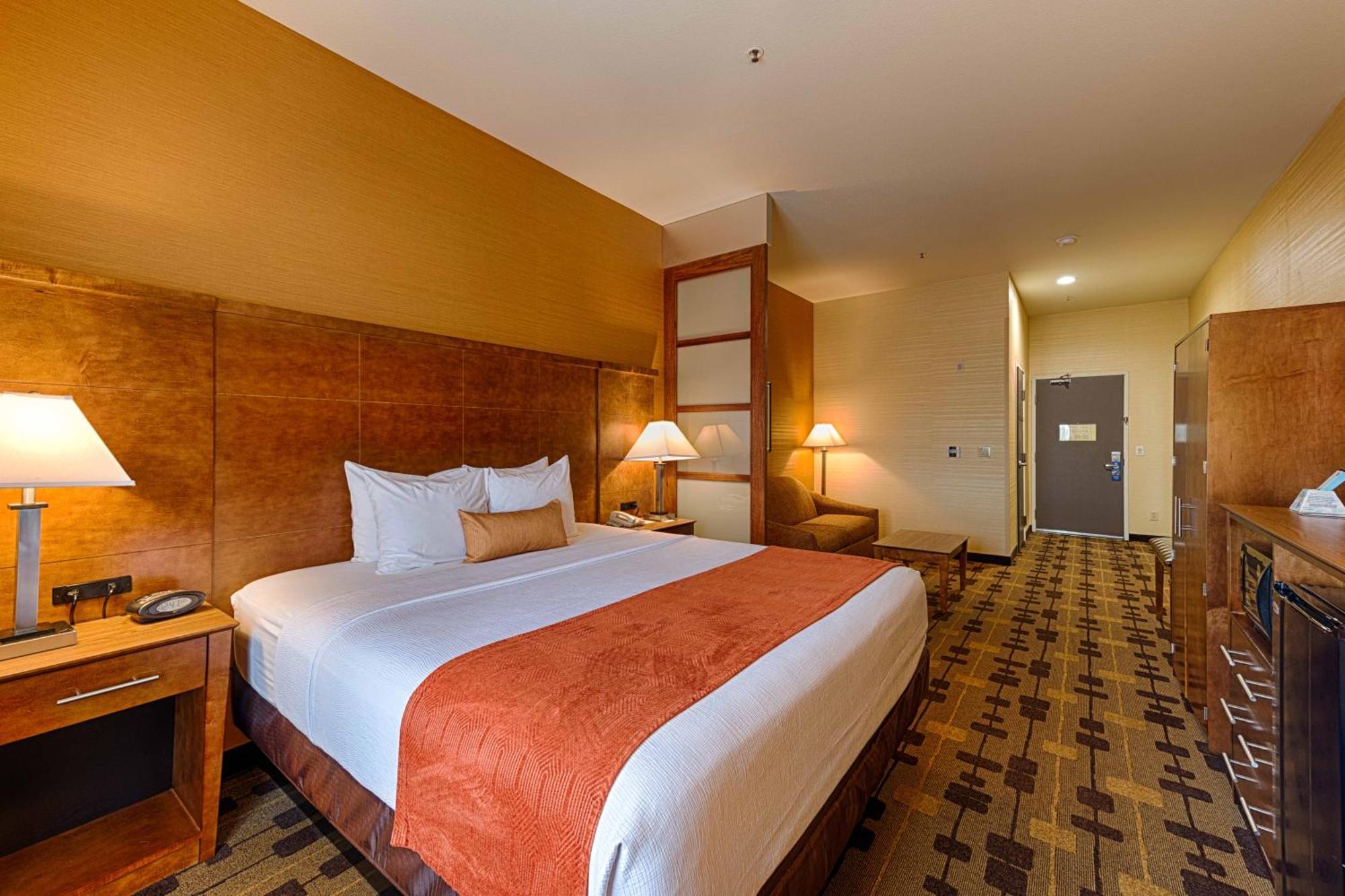 Best Western Plus Delta Inn & Suites Oakley Bagian luar foto