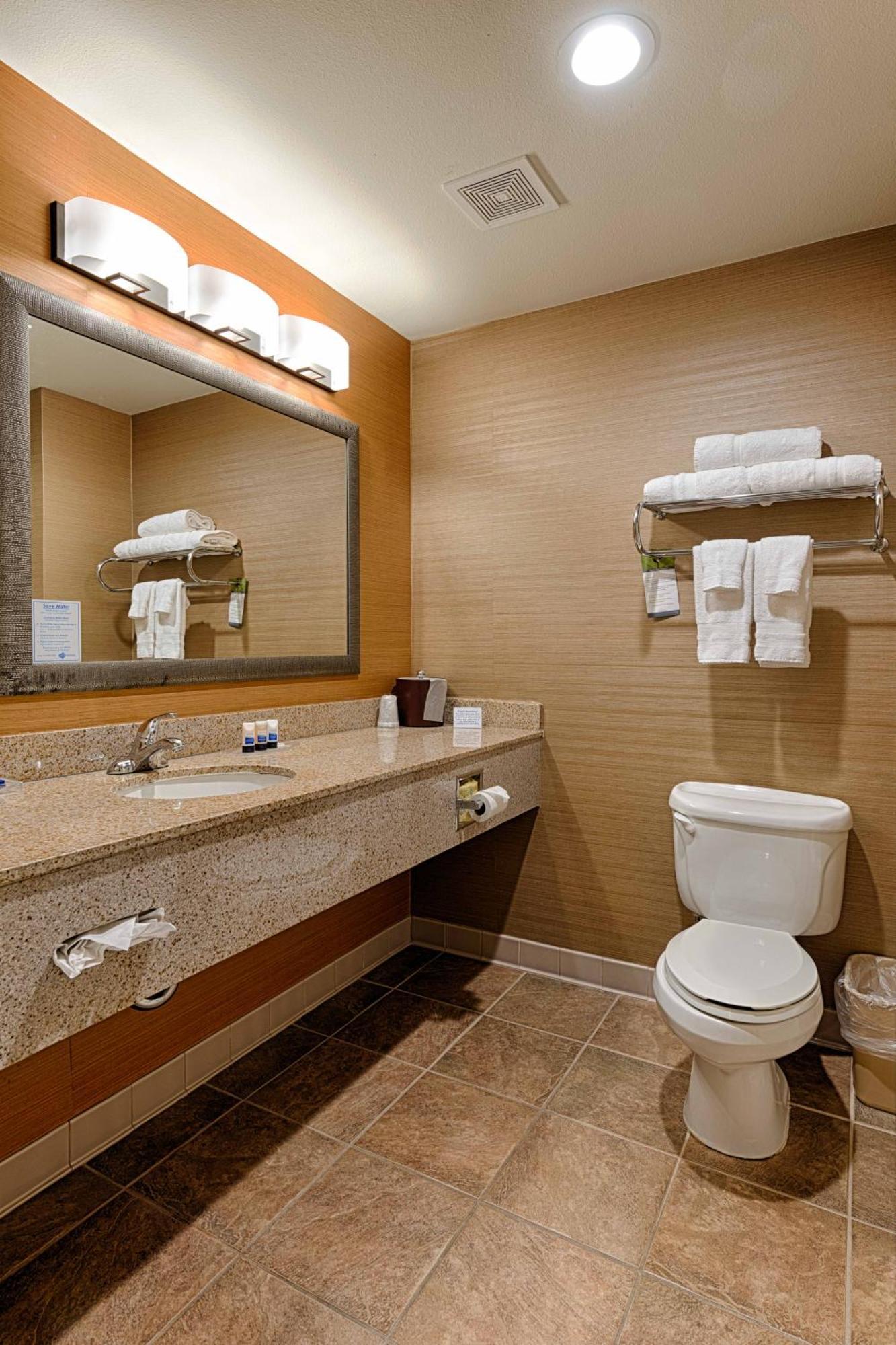 Best Western Plus Delta Inn & Suites Oakley Bagian luar foto