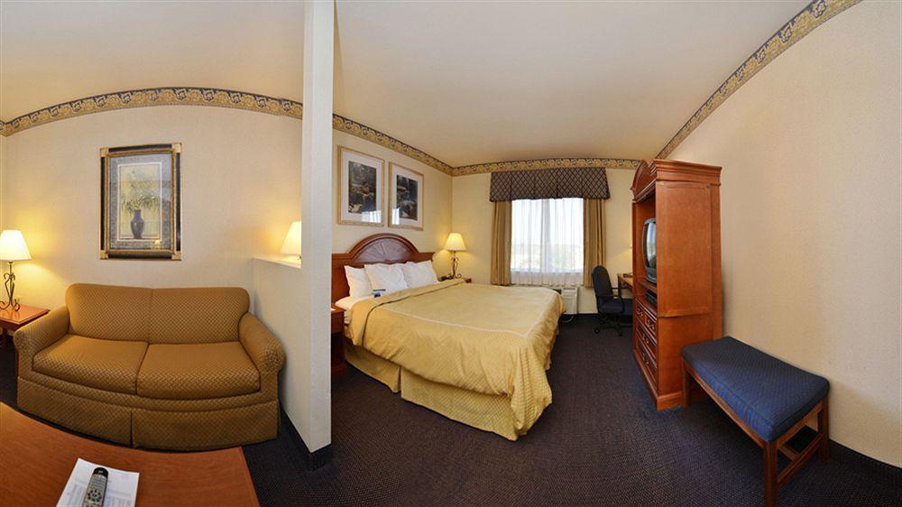 Best Western Plus Delta Inn & Suites Oakley Bagian luar foto
