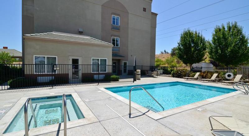 Best Western Plus Delta Inn & Suites Oakley Bagian luar foto