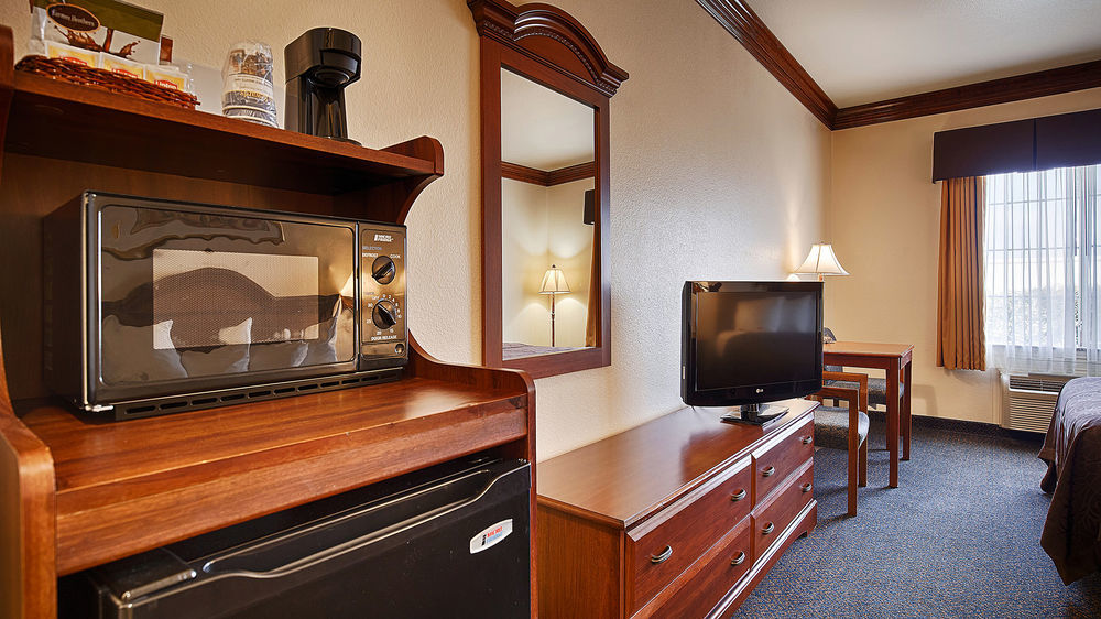 Best Western Plus Delta Inn & Suites Oakley Bagian luar foto