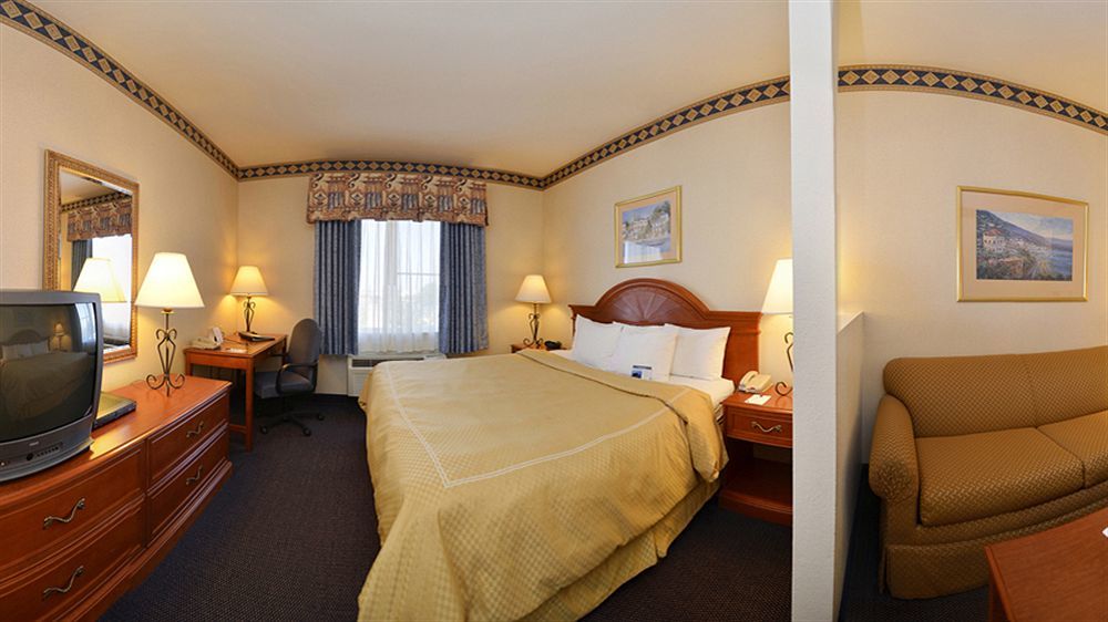 Best Western Plus Delta Inn & Suites Oakley Bagian luar foto