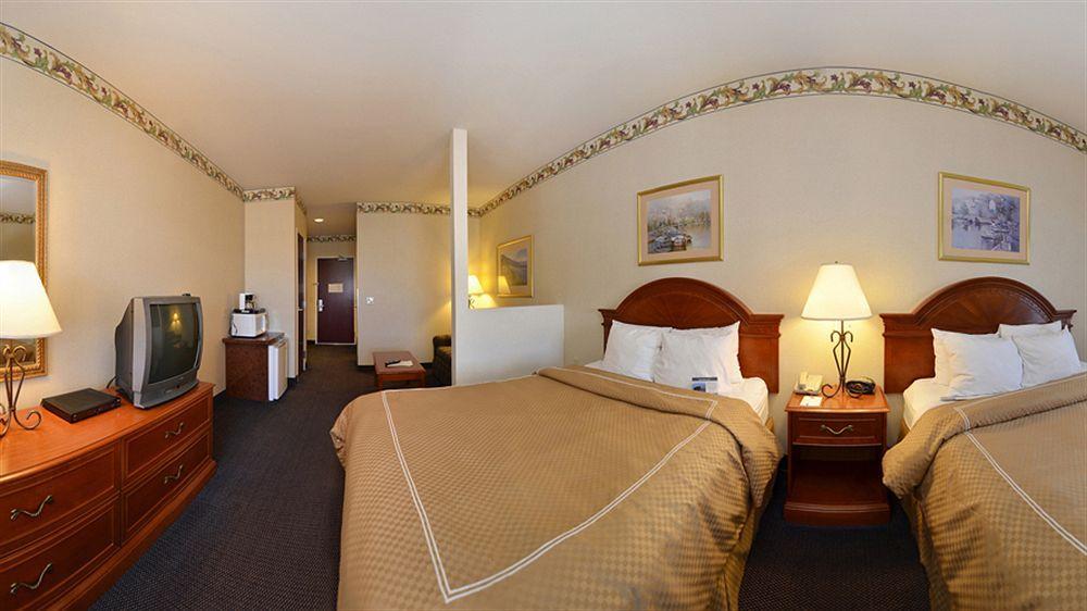 Best Western Plus Delta Inn & Suites Oakley Bagian luar foto