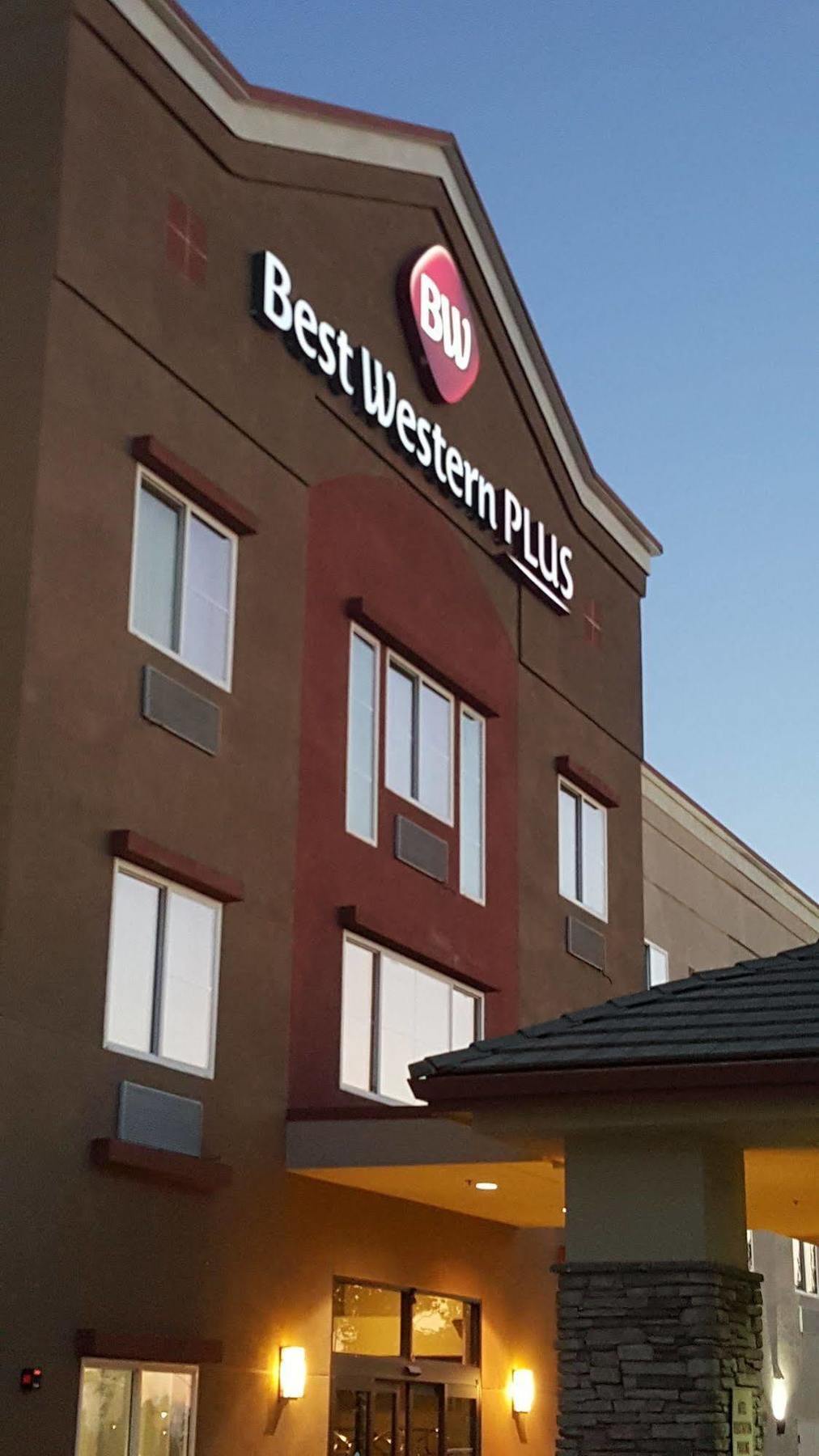 Best Western Plus Delta Inn & Suites Oakley Bagian luar foto