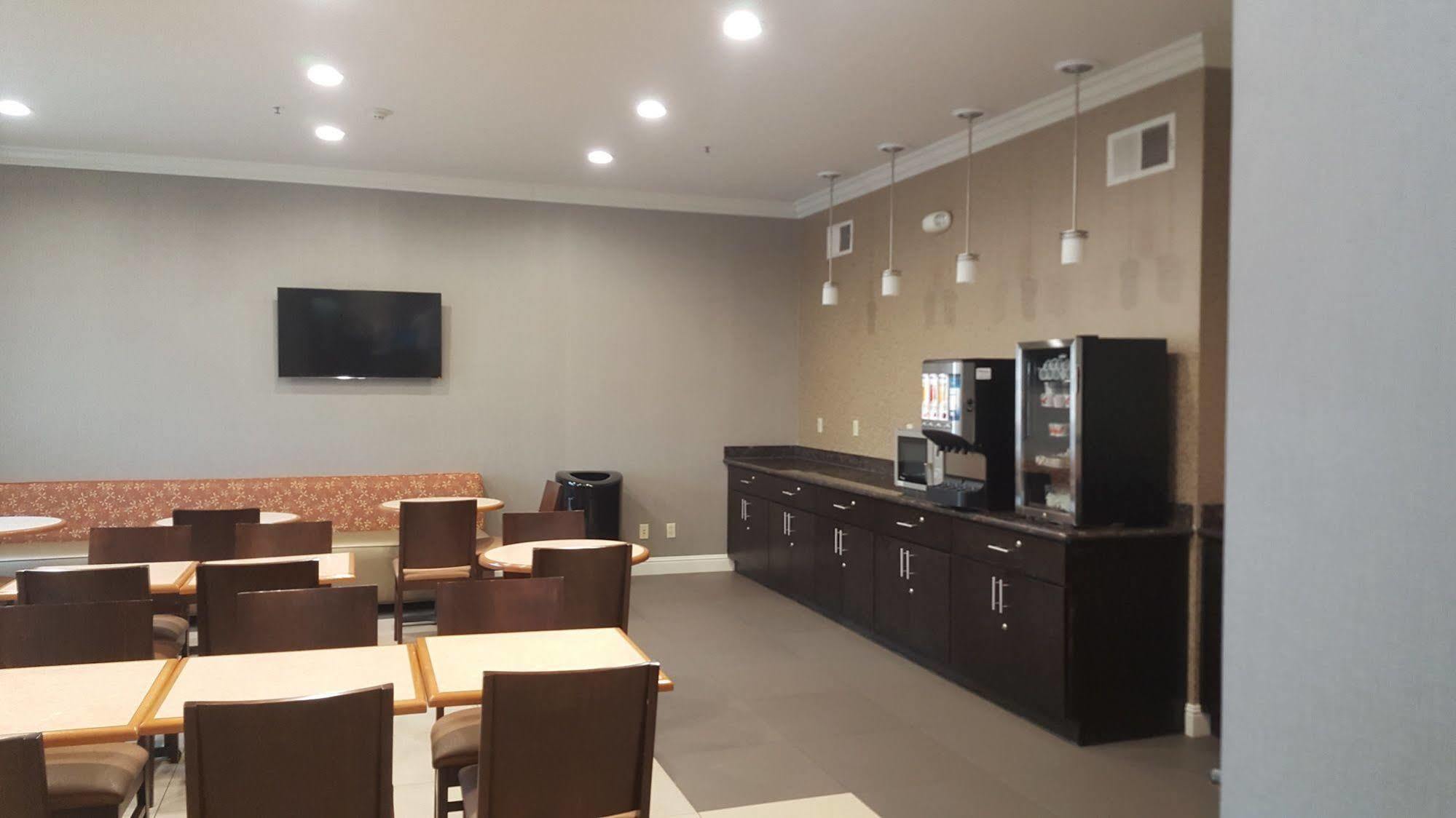 Best Western Plus Delta Inn & Suites Oakley Bagian luar foto